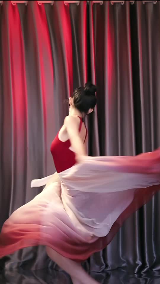 #花千小骨 #抖音 #舞蹈 #中国舞 @ikan_live 2024-11-22