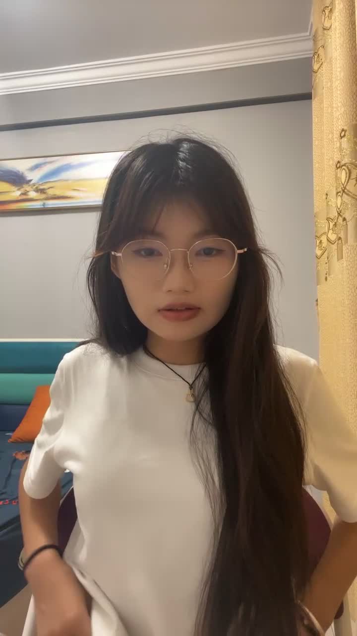 很多人找的困困兔的闺蜜直播大秀 她也是用困困兔的账号直播 #困困兔 #七彩