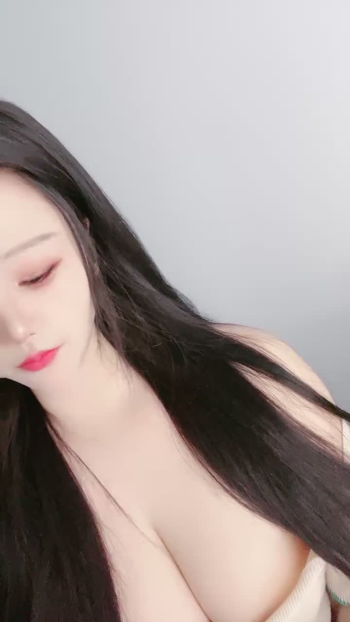 #炮架尤物 颜值女神~G奶爆乳~肥臀馒头逼~揉逼揉胸自慰 群友说更新点大奶的 这个奶 应该喜欢了吧 又大又白 应该是纯天然的