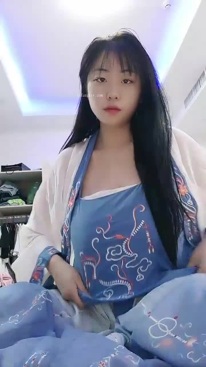 #00后超级凶 半糖七彩直播精选-1 群友一直说喜欢坦克 ‍