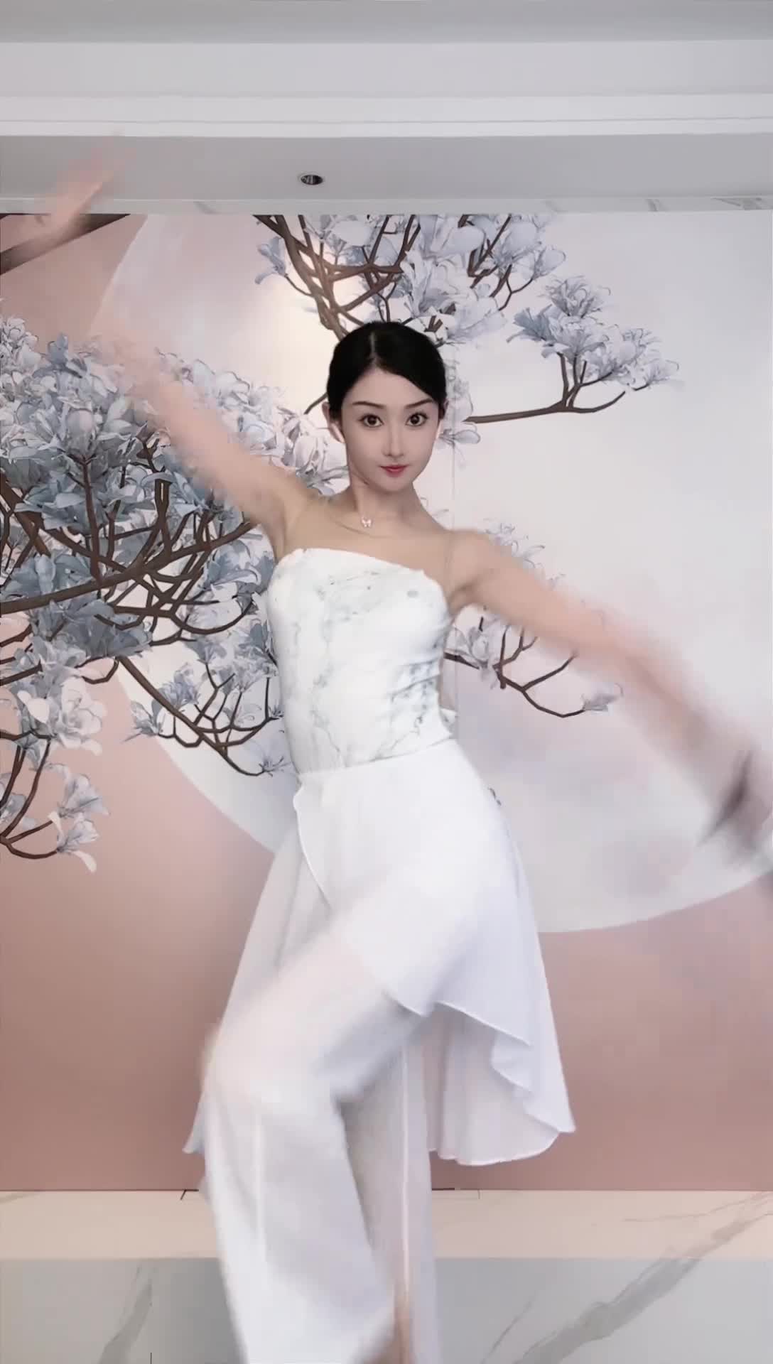 #中国舞_莹莹 #抖音 #舞蹈 #中国舞 @ikan_live 2024-11-19