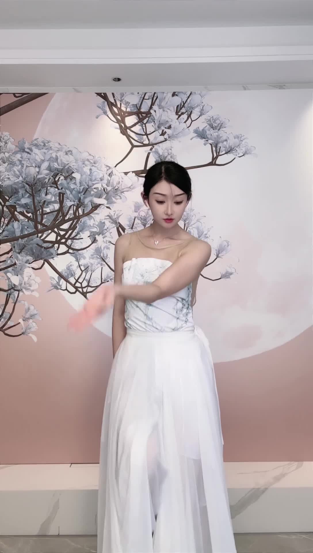#中国舞_莹莹 #抖音 #舞蹈 #中国舞 @ikan_live 2024-11-19