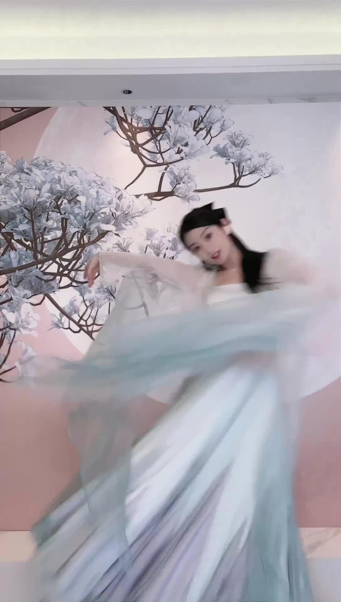 #中国舞_莹莹 #抖音 #舞蹈 #中国舞 @ikan_live 2024-11-20