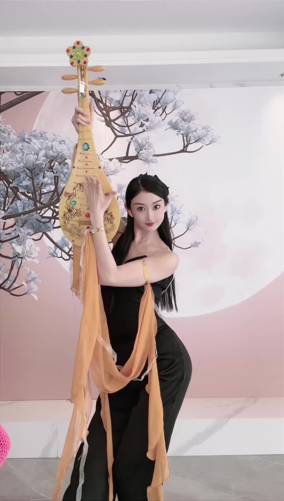 #中国舞_莹莹 #抖音 #舞蹈 #中国舞 @ikan_live 2024-11-22