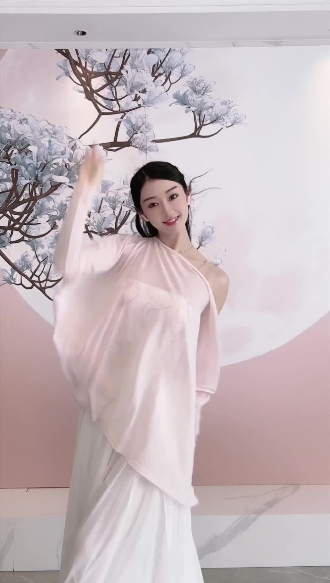 #中国舞_莹莹 #抖音 #舞蹈 #中国舞 @ikan_live 2024-12-14