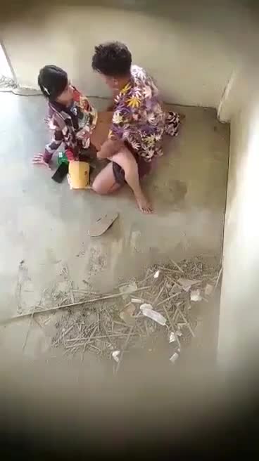 偷拍小帅小美在我家楼下幽会#偷拍 #学生 #高中生_(:_」∠)_投稿点我