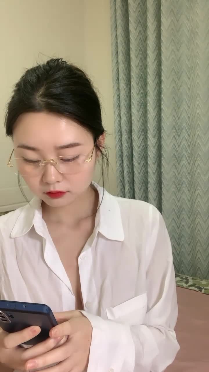 她叫大白熊 好像 群友说的这个少妇真的太顶了 我一滴都没有了 #少妇 #阿姨 #眼镜妹 少妇系列4