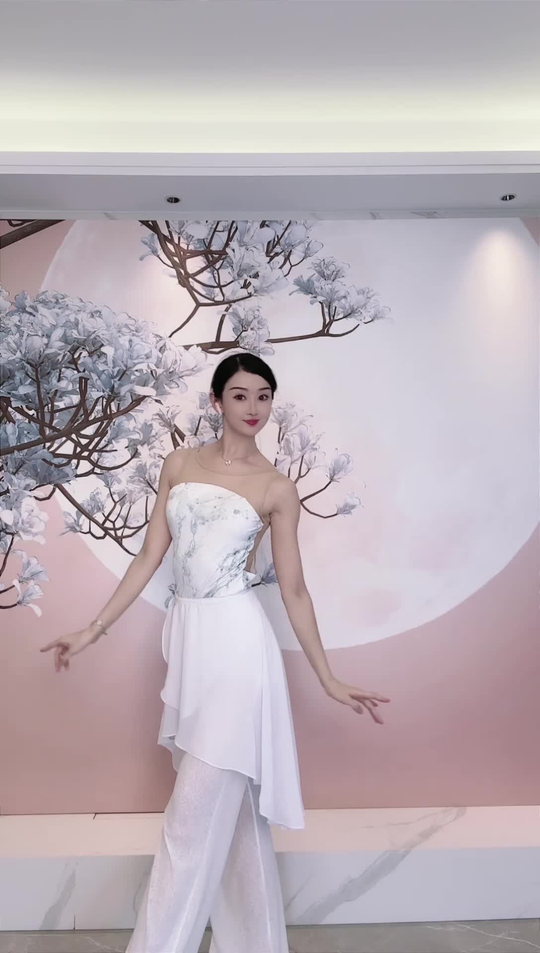 #中国舞_莹莹 #抖音 #舞蹈 #中国舞 @ikan_live 2024-11-18
