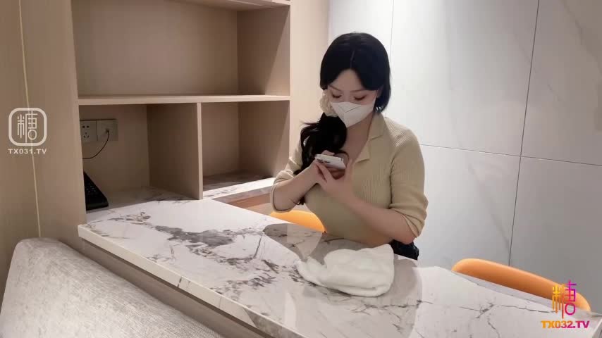 【秘密换妻】菠萝啤beer - 同事的巨乳老婆沦为我胯下的母狗 紫色韵味抓着狗链抽插高潮射上大屁股 #糖心 #剧情 #换妻