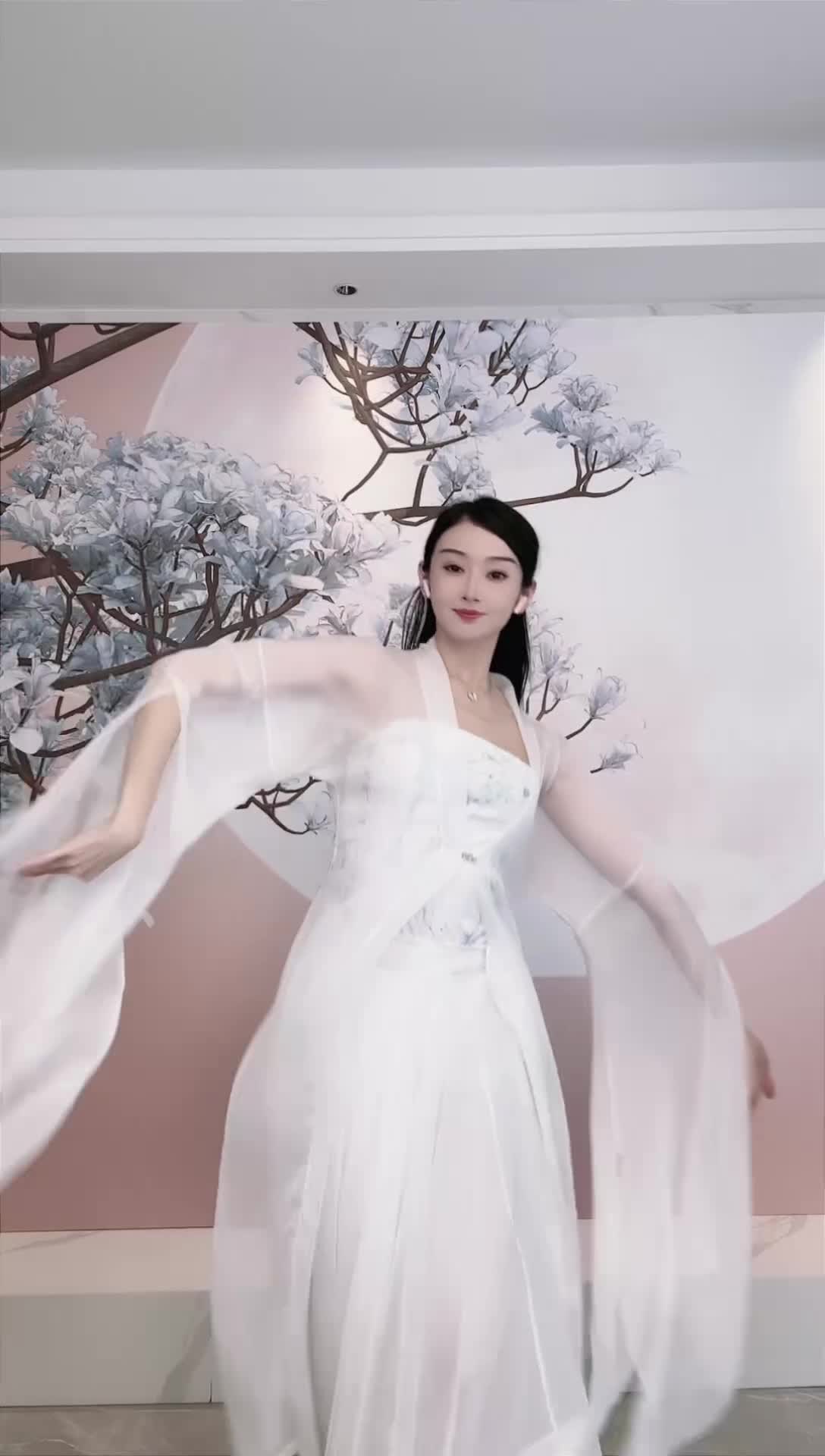 #中国舞_莹莹 #抖音 #舞蹈 #中国舞 @ikan_live 2024-12-12