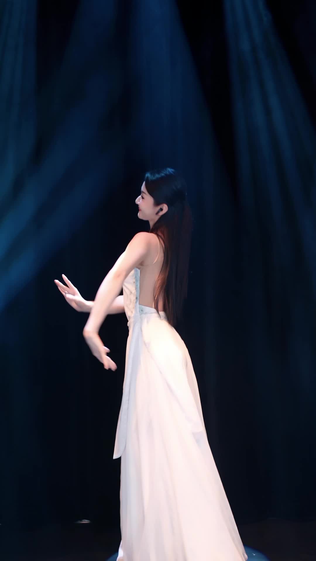 #中国舞_莹莹 #抖音 #舞蹈 #中国舞 @ikan_live 2024-02-08