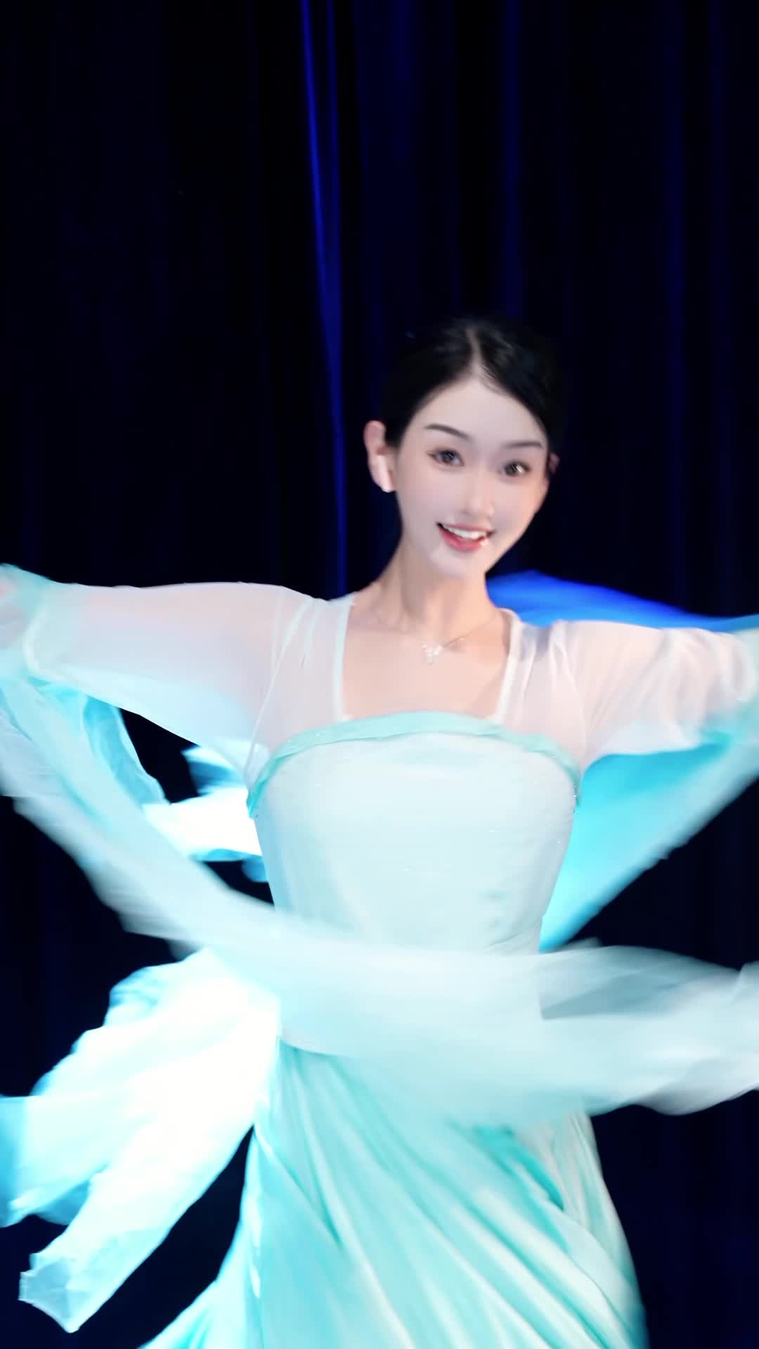 #中国舞_莹莹 #抖音 #舞蹈 #中国舞 @ikan_live 2024-02-07