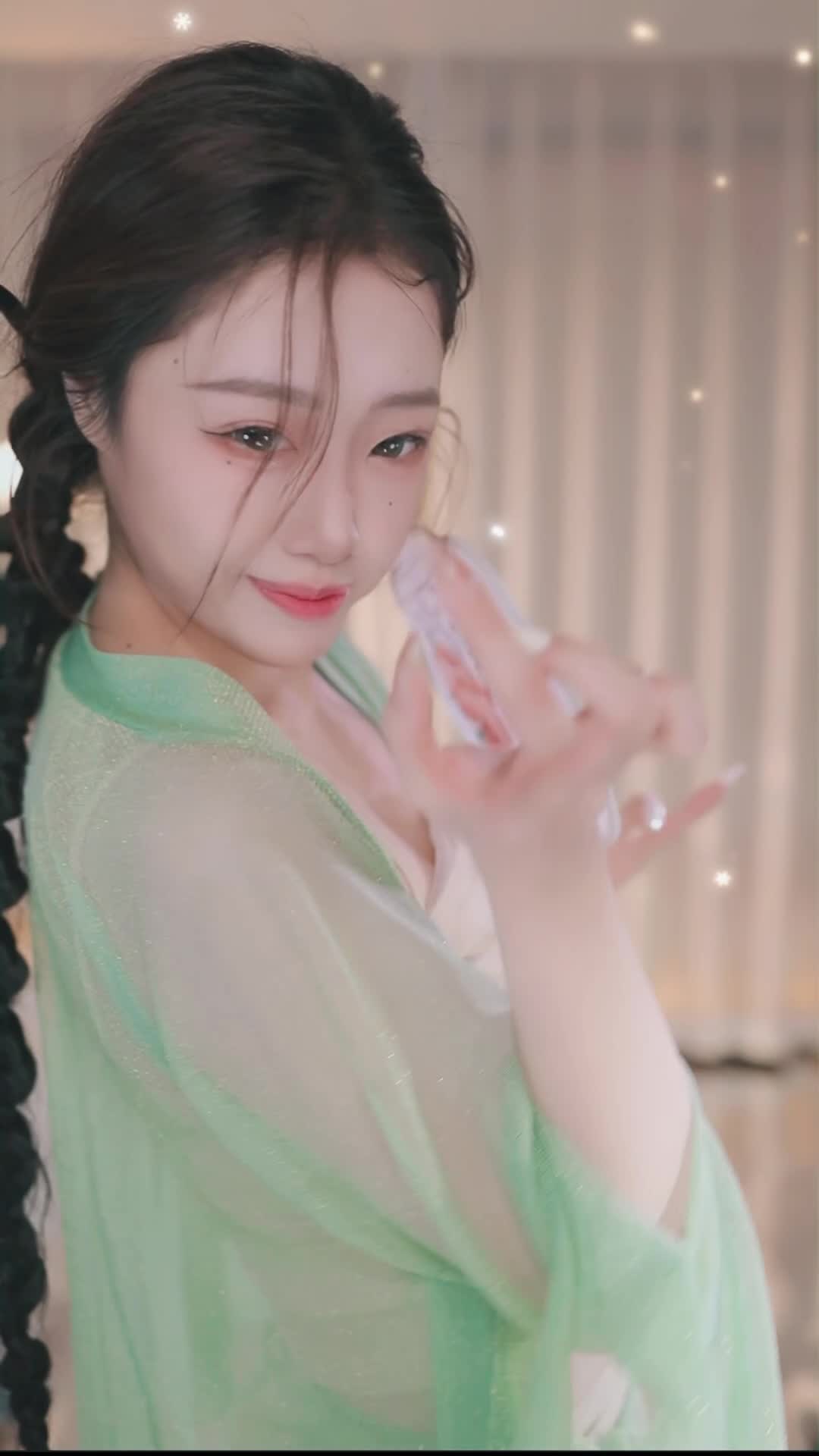 #雪衣容 #抖音 #舞蹈 #中国舞 @ikan_live 2024-12-19