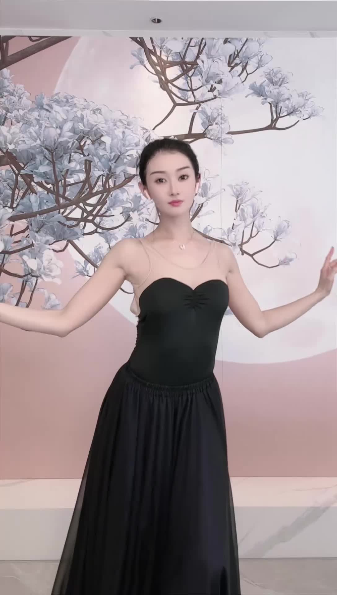 #中国舞_莹莹 #抖音 #舞蹈 #中国舞 @ikan_live 2024-12-16