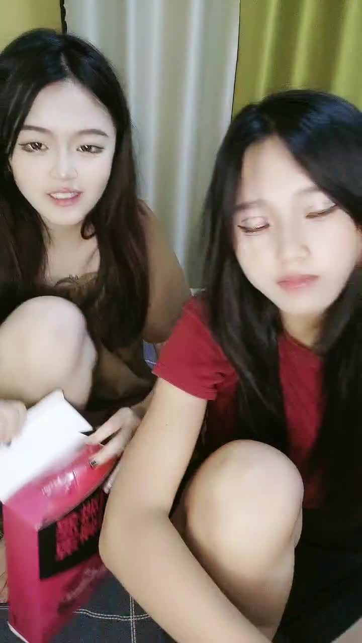 精神小妹直播大秀超超级合集31又是羡慕精神小伙的29天️️️#精神小妹 #直播 #纹身我要去给精神小伙当马仔了 可以轮到吗 我去推屁股也行啊