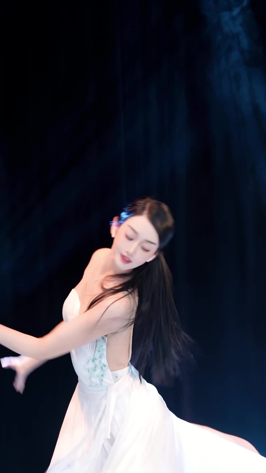 #中国舞_莹莹 #抖音 #舞蹈 #中国舞 @ikan_live 2024-02-08