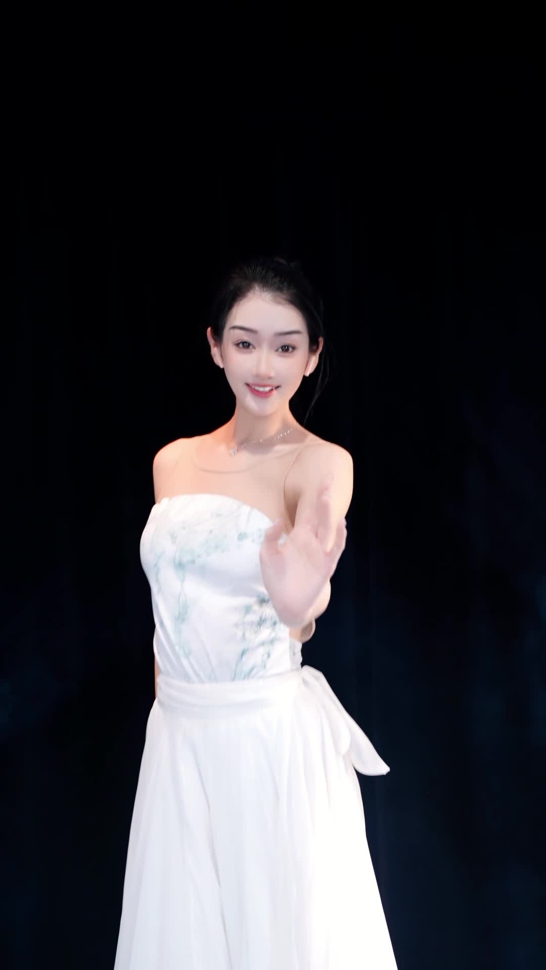 #中国舞_莹莹 #抖音 #舞蹈 #中国舞 @ikan_live 2024-02-10