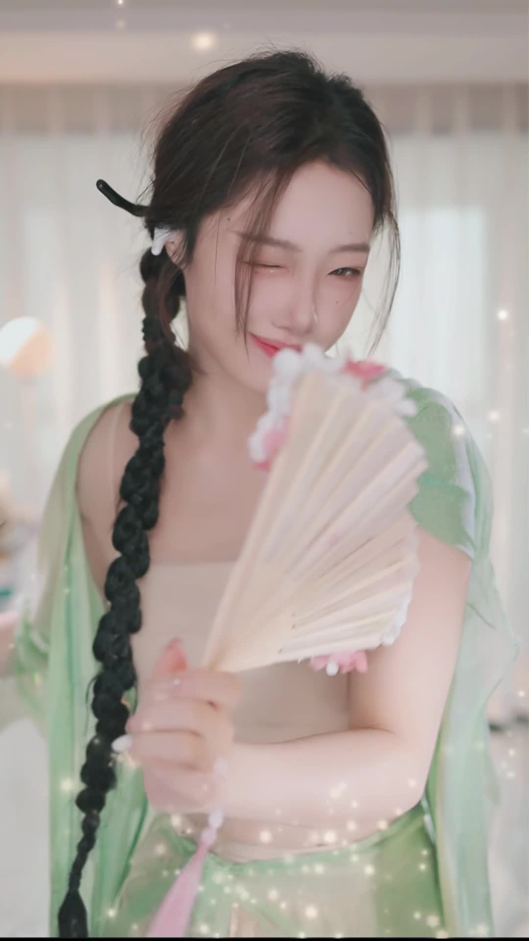 #雪衣容 #抖音 #舞蹈 #中国舞 @ikan_live 2024-12-19