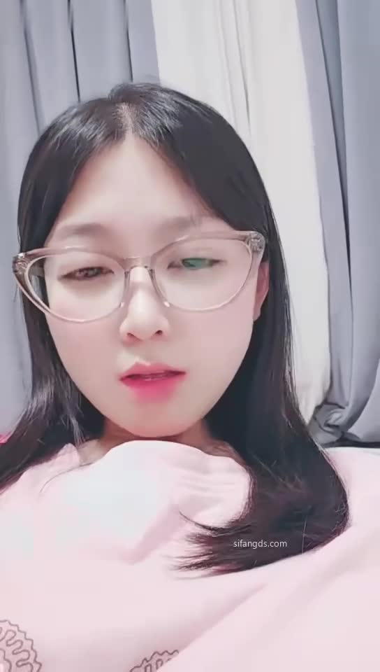 #小妲己 #小肉肉 眼镜妹美乳跳蛋自慰