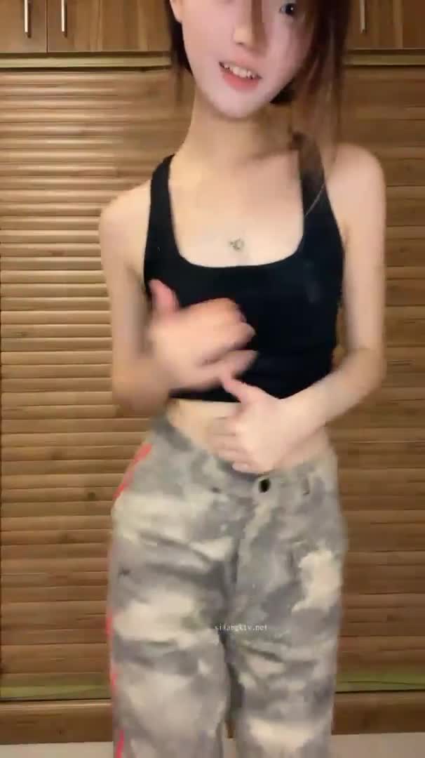 精神小妹直播大秀超超级合集31又是羡慕精神小伙的29天️️️#精神小妹 #直播 #纹身我要去给精神小伙当马仔了 可以轮到吗 我去推屁股也行啊