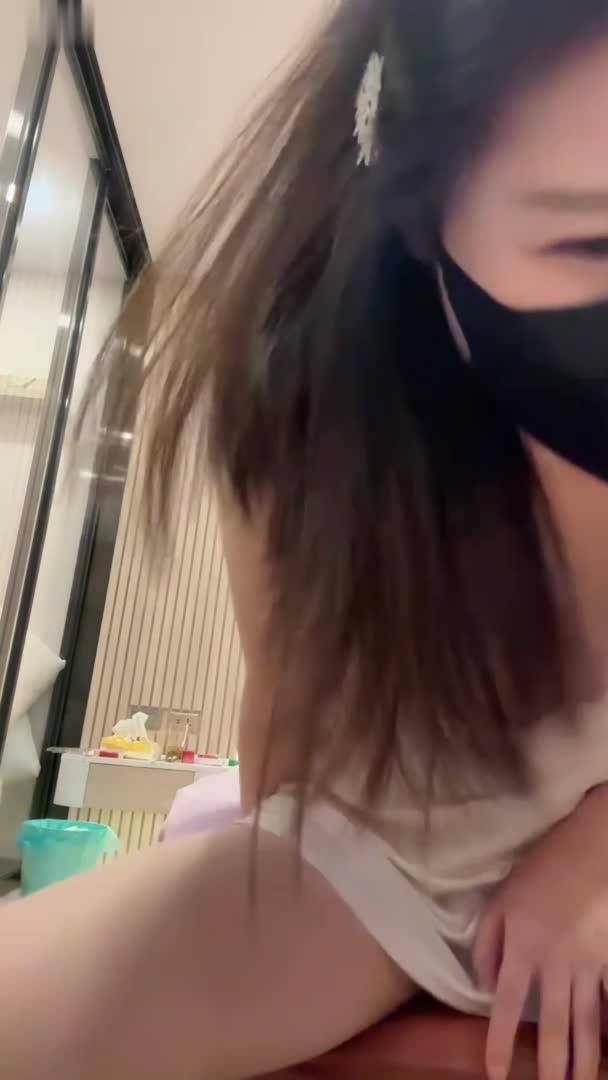 #小妲己 #安安老师 美腿丝袜道具自慰淫水横流 5V