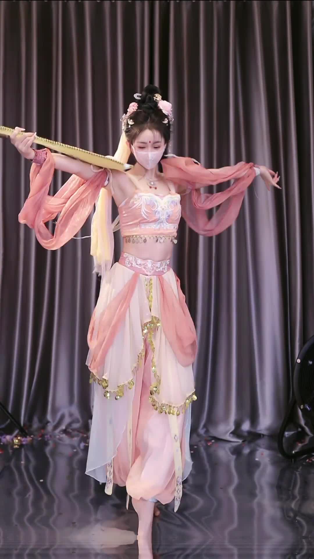 #花千小骨 #抖音 #舞蹈 #中国舞 @ikan_live 2024-02-08