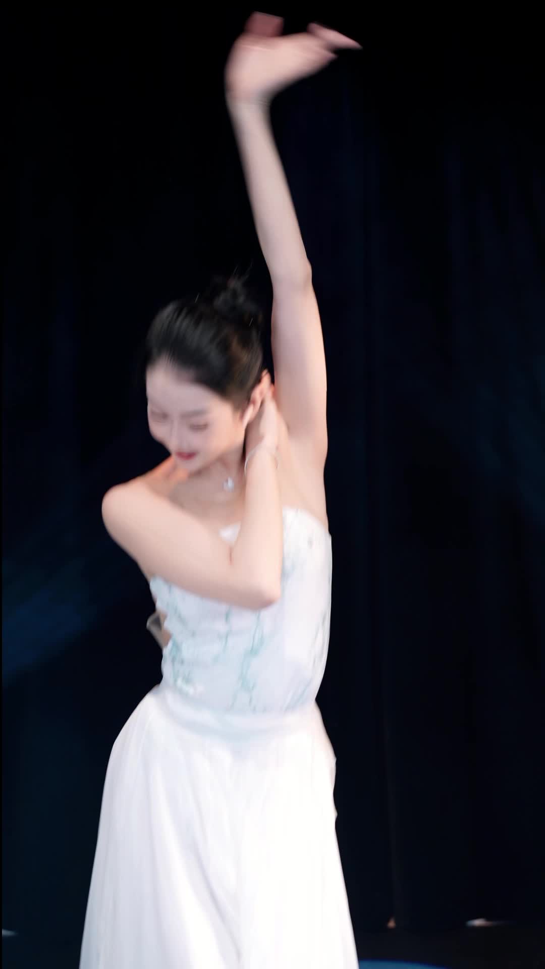 #中国舞_莹莹 #抖音 #舞蹈 #中国舞 @ikan_live 2024-02-10