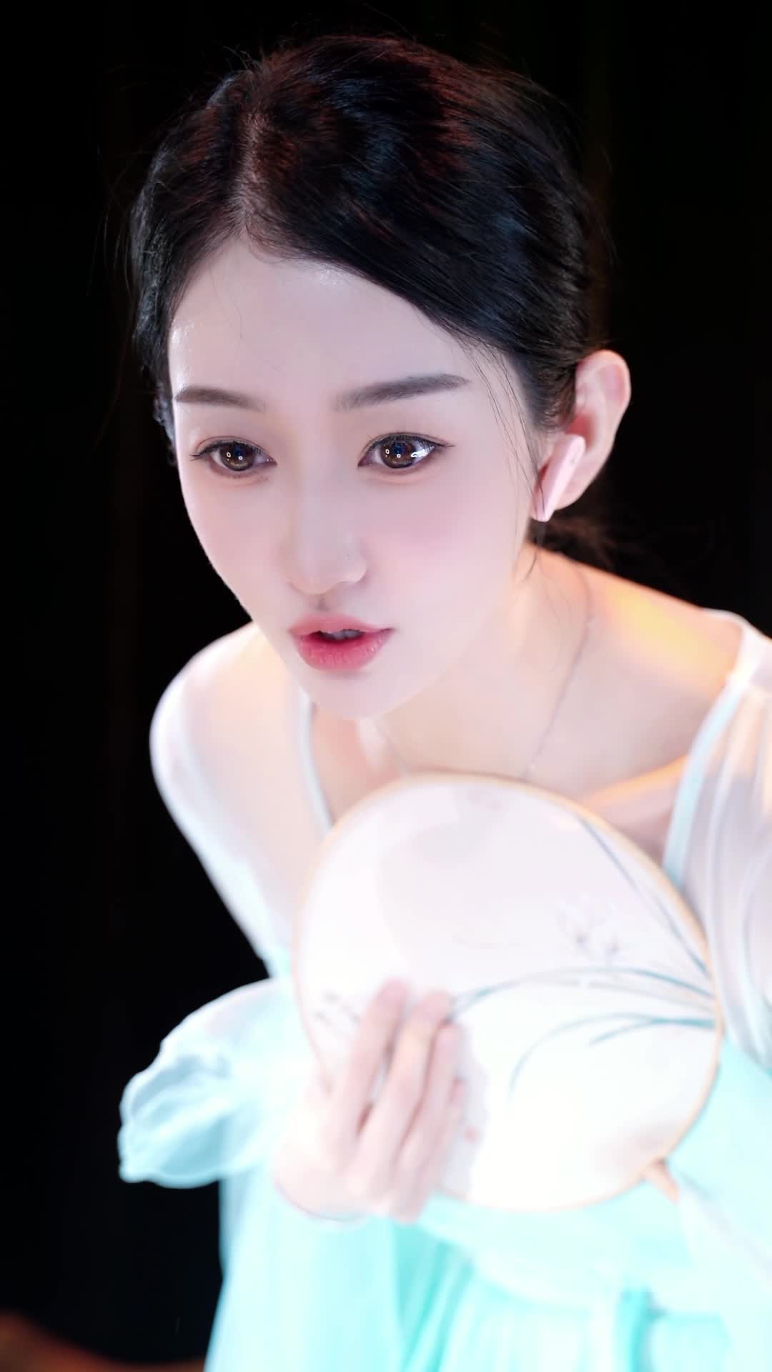 #中国舞_莹莹 #抖音 #舞蹈 #中国舞 @ikan_live 2024-02-07