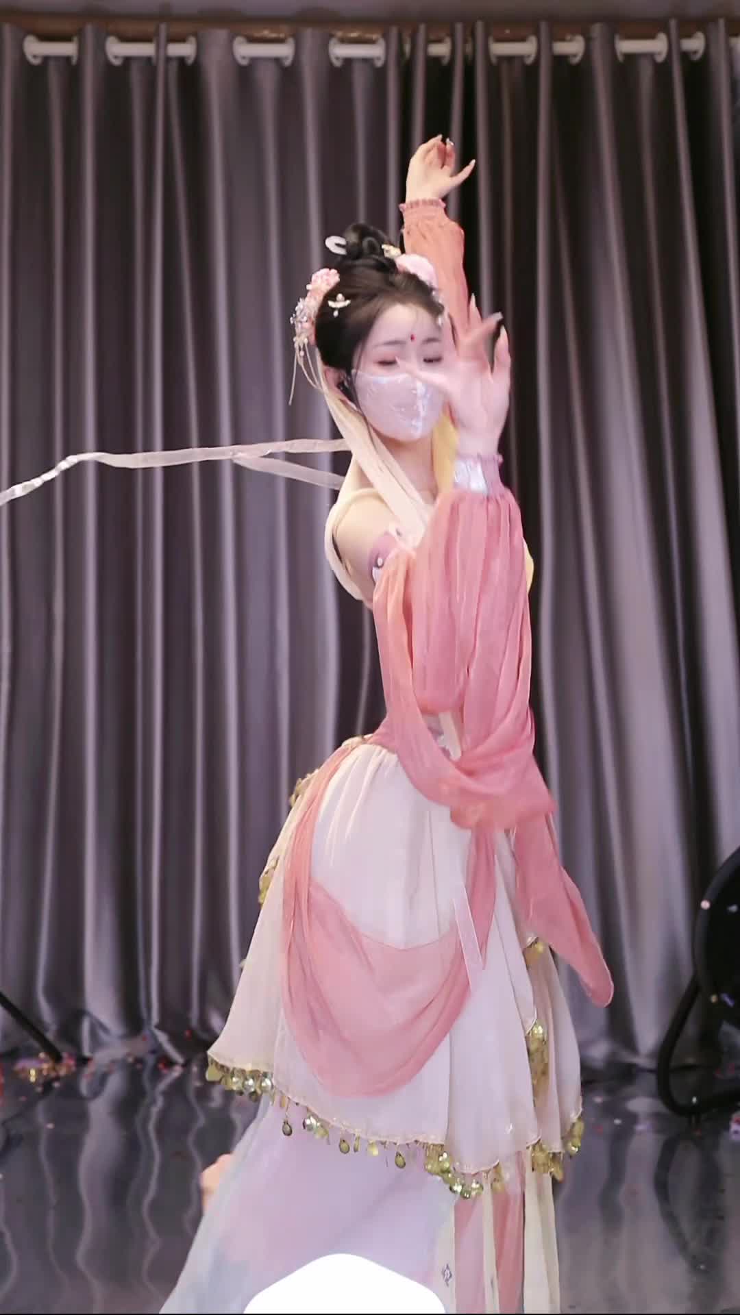 #花千小骨 #抖音 #舞蹈 #中国舞 @ikan_live 2024-02-08