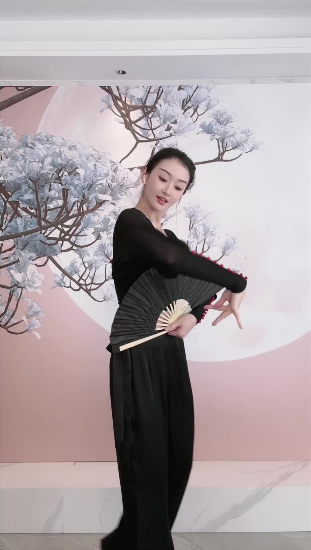 #中国舞_莹莹 #抖音 #舞蹈 #中国舞 @ikan_live 2024-12-16