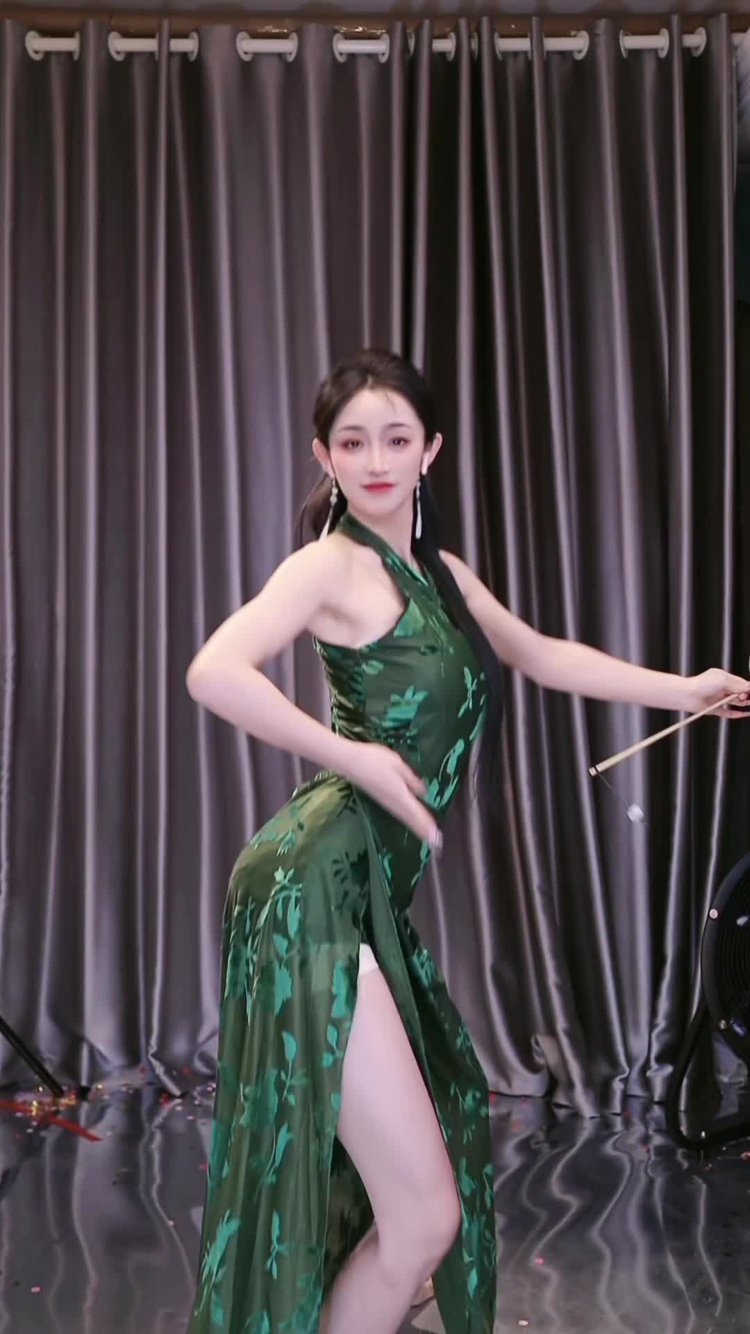 #花千小骨 #抖音 #舞蹈 #中国舞 @ikan_live 2024-02-10