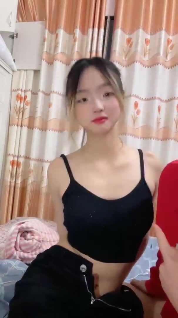 精神小妹直播大秀超超级合集32又是羡慕精神小伙的30天️️️#精神小妹 #直播 #纹身兄弟们 为什么喜欢精神小妹 群主是因为以前整天被精神小妹和他黄毛男友欺负 被按在厕所里踩头 我的愿望就是干一次精神小妹 有大佬满足我吗 我需要两个btc️