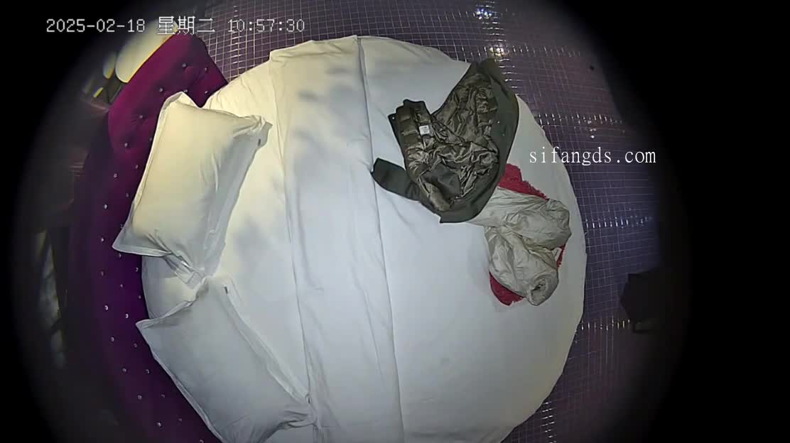 #酒店系列 #情侣 #偷拍2-18未流出新台，御姐型美女被男友舌头插完鸡巴插，穿个情趣内衣骚死了，叫的也骚听的我也好想去狠狠后入她