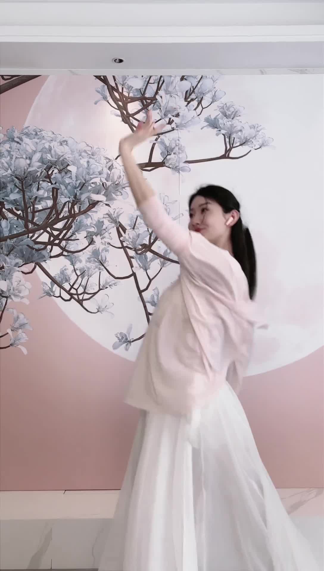 #中国舞_莹莹 #抖音 #舞蹈 #中国舞 @ikan_live 2024-12-14