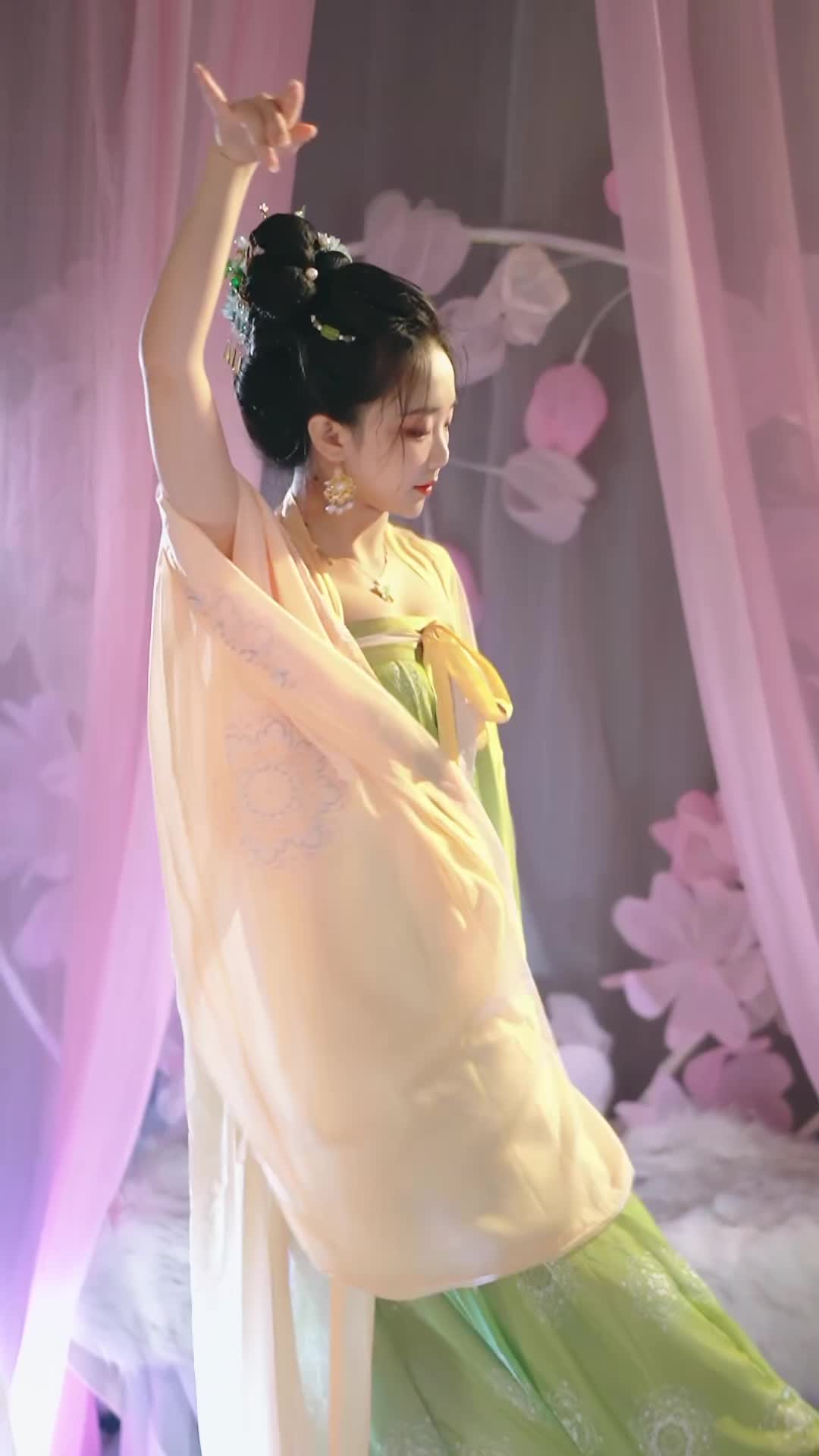 #馨馨baby #抖音 #舞蹈 #中国舞 @ikan_live 2024-12-18