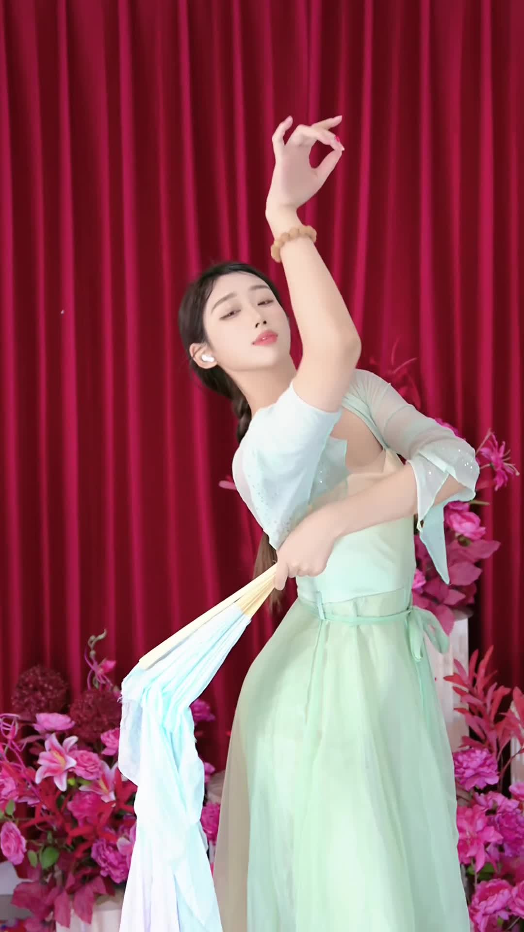 #敏敏_中国舞版 #抖音 #舞蹈 #中国舞 @ikan_live 2024-02-10