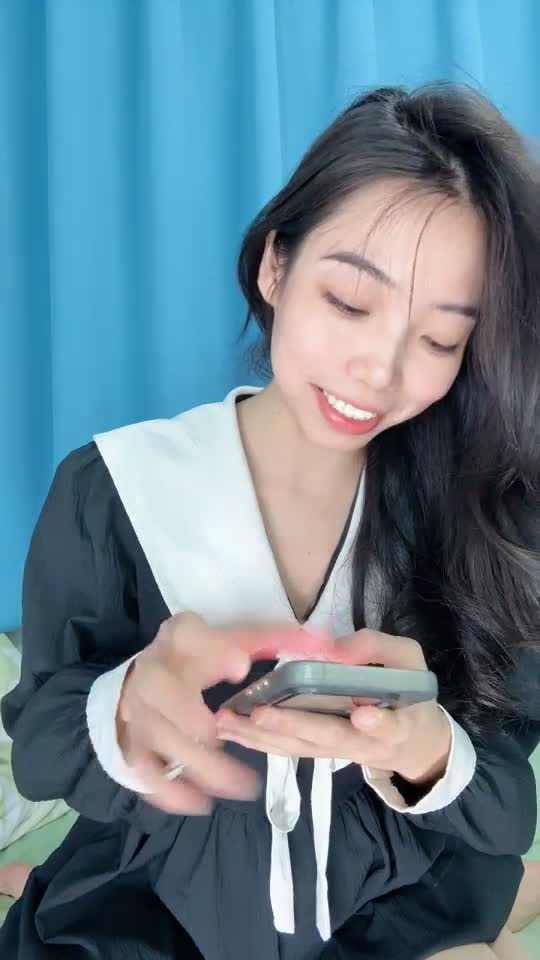 我爱死施施了 嘴巴又大 又骚 撸死我了