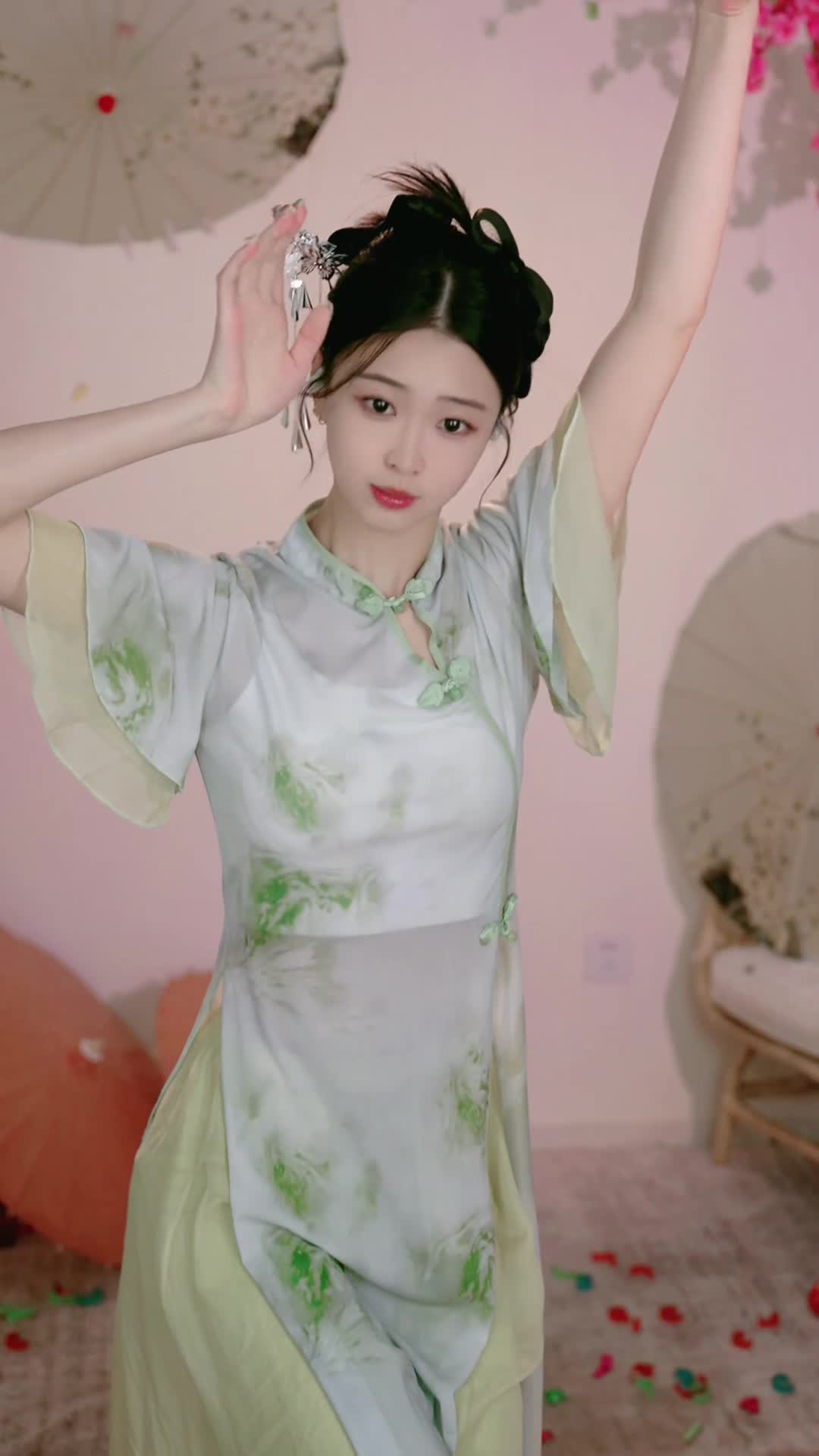 #白鹭 #抖音 #舞蹈 #中国舞 @ikan_live 2024-02-25
