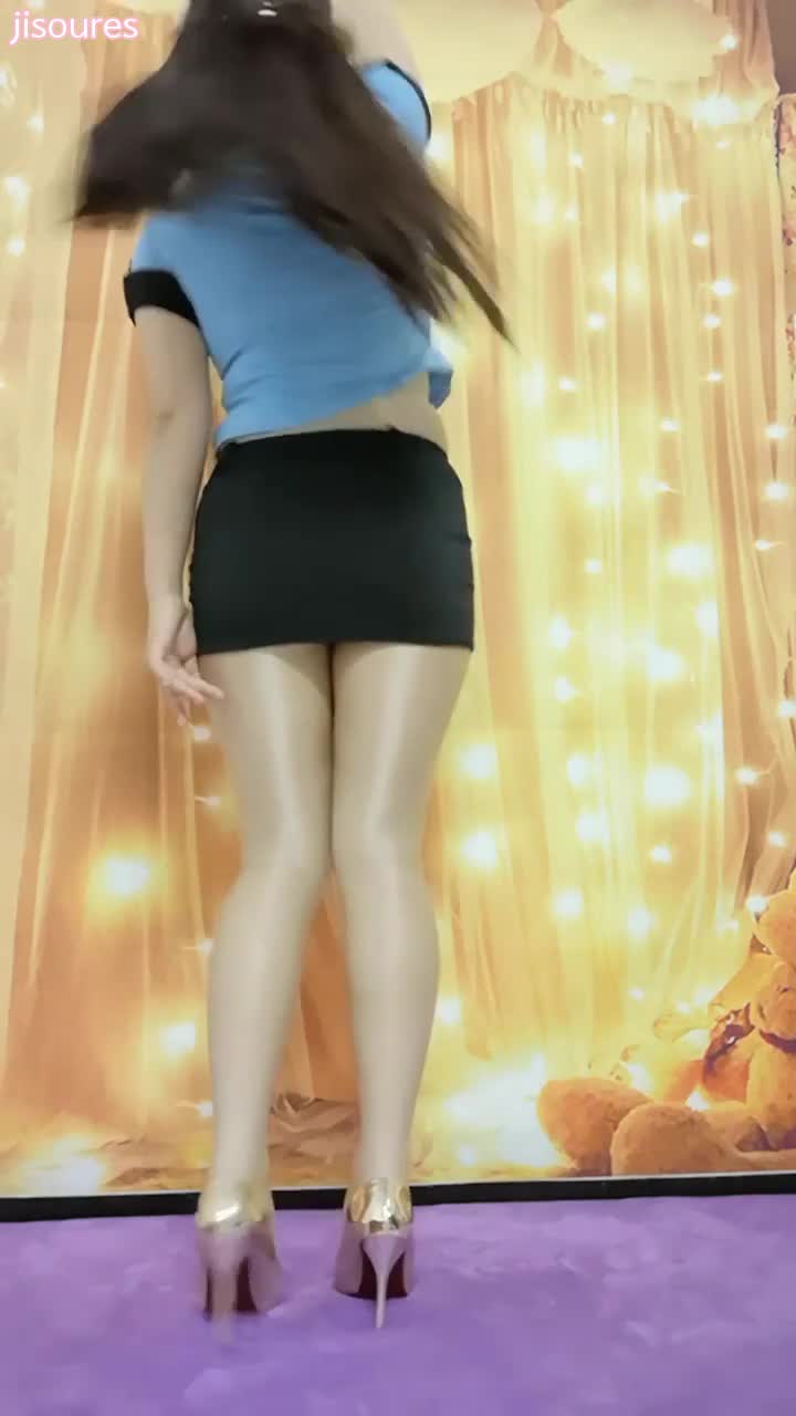 熟女 跳舞阿姨 我可以拿我的中鸡巴顶你的老屄吗？