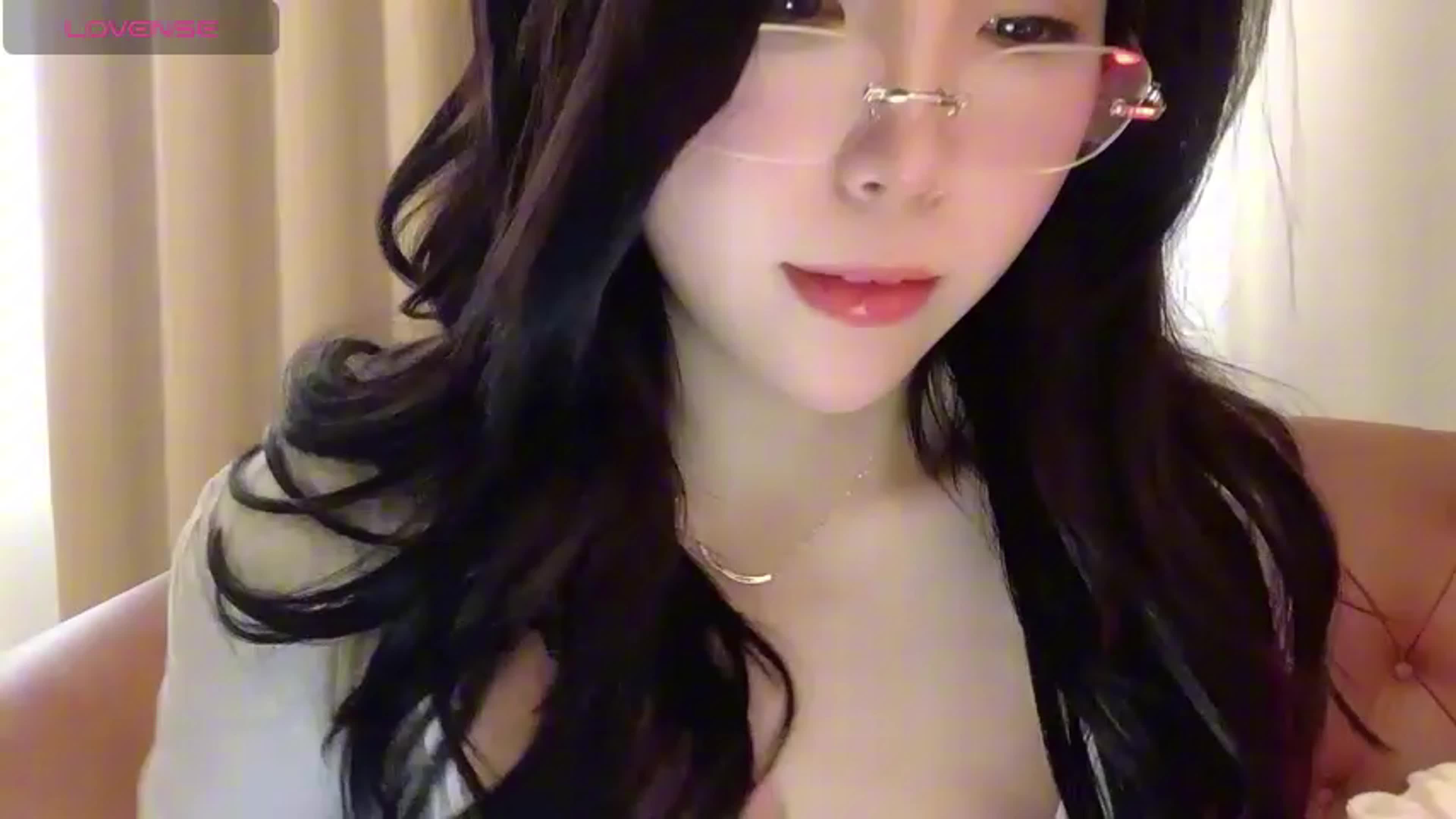 #Stripchat  都是极品，没一个凑活的！（第四期）#NickiBloom 内群更新4.5小时 28V11