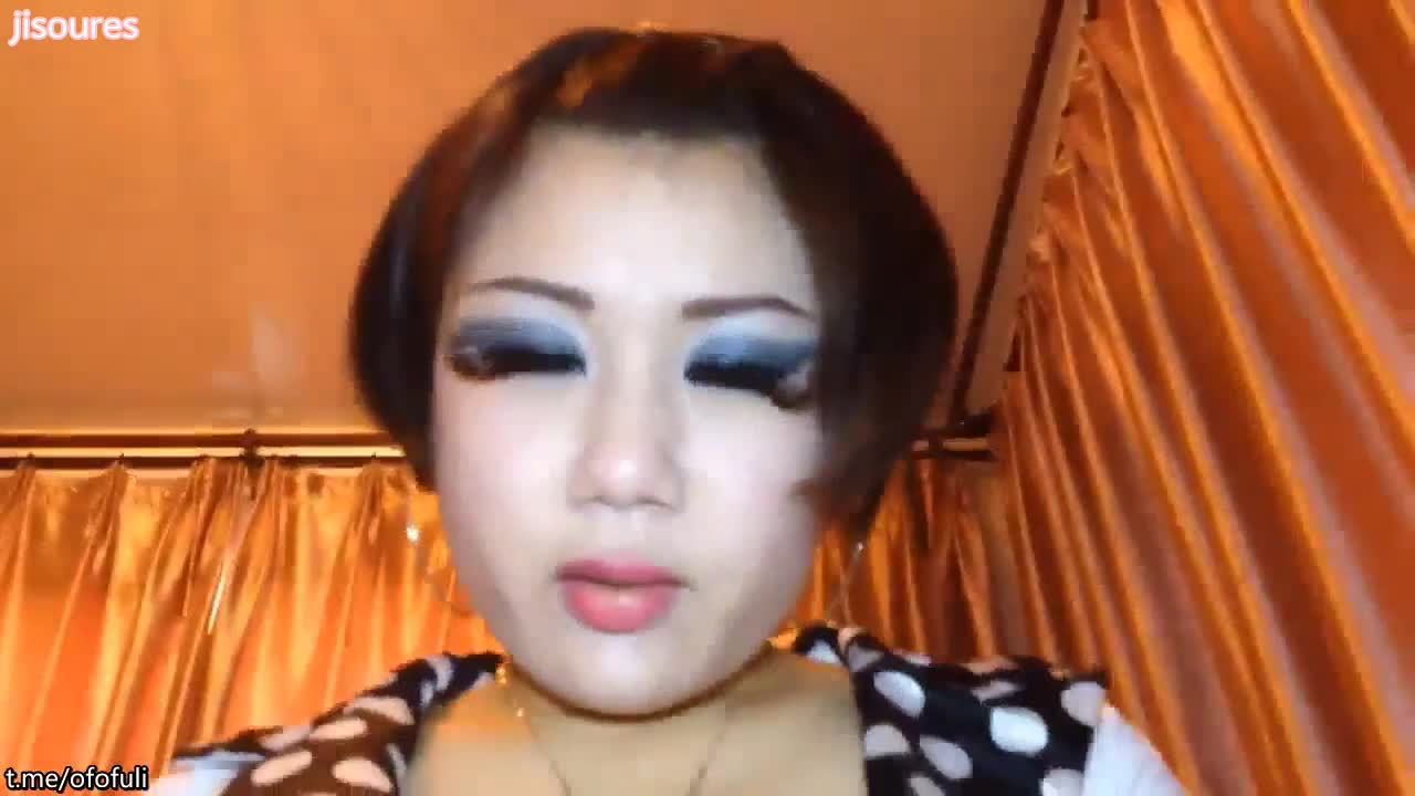 浓妆艳抹的肥熟老骚货 这种型号的 没十来个人满足不了