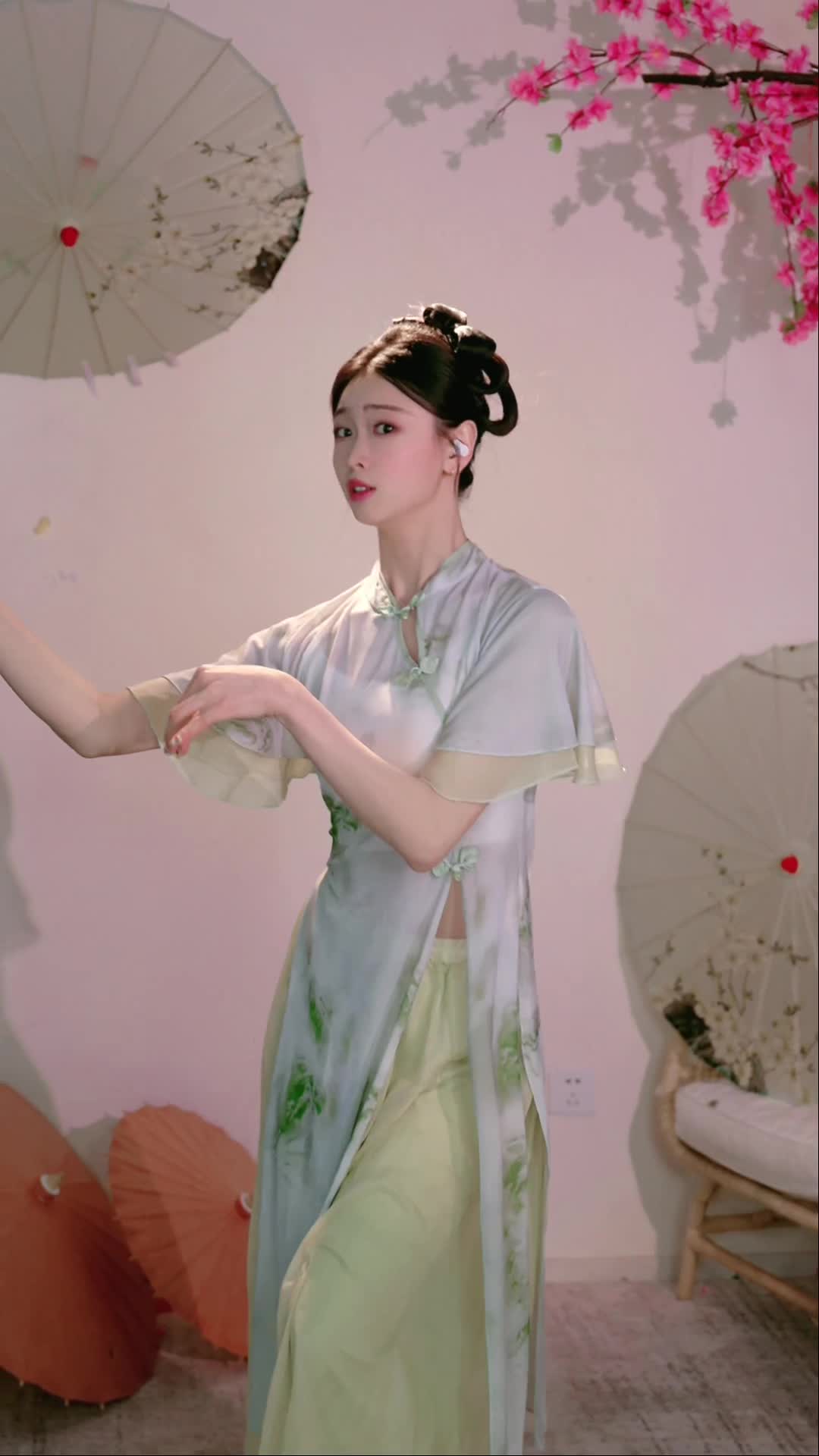 #白鹭 #抖音 #舞蹈 #中国舞 @ikan_live 2024-02-25