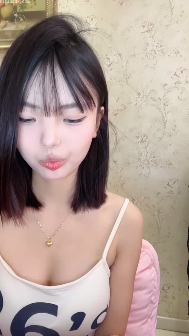 兄弟们喜欢瘦的 精神小妹还是胖的精神小妹 #精神小妹