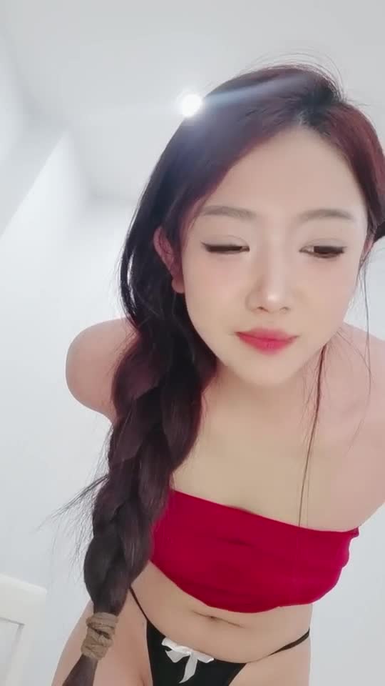 还是现在的日子好 能天天看美女直播 打飞机 群主以前只能幻想小美 打