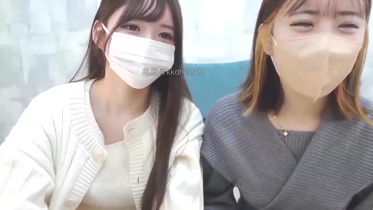 ST-712【强推~两大美女极品翘臀 LOVE_MOMO_LOVE 大尺度自慰合集】 4V资源简介：️强烈推荐！！ 两位很极品的很年轻的日本美女，好闺蜜一起播，狼友们有福了！️太喜欢这俩美女的屁股了，很翘很圆润饱满~！ 多次撅起屁股 露出菊花和小穴 还有罕见的肉棒抽插小穴！！️两位美女都是白白嫩嫩的，还多次屁股怼近镜头、手掰开屁股、屁眼儿看的超清楚，太色了·······撸点很多#双女 #炮机 #LOVE_MOMO_LOVE #ST