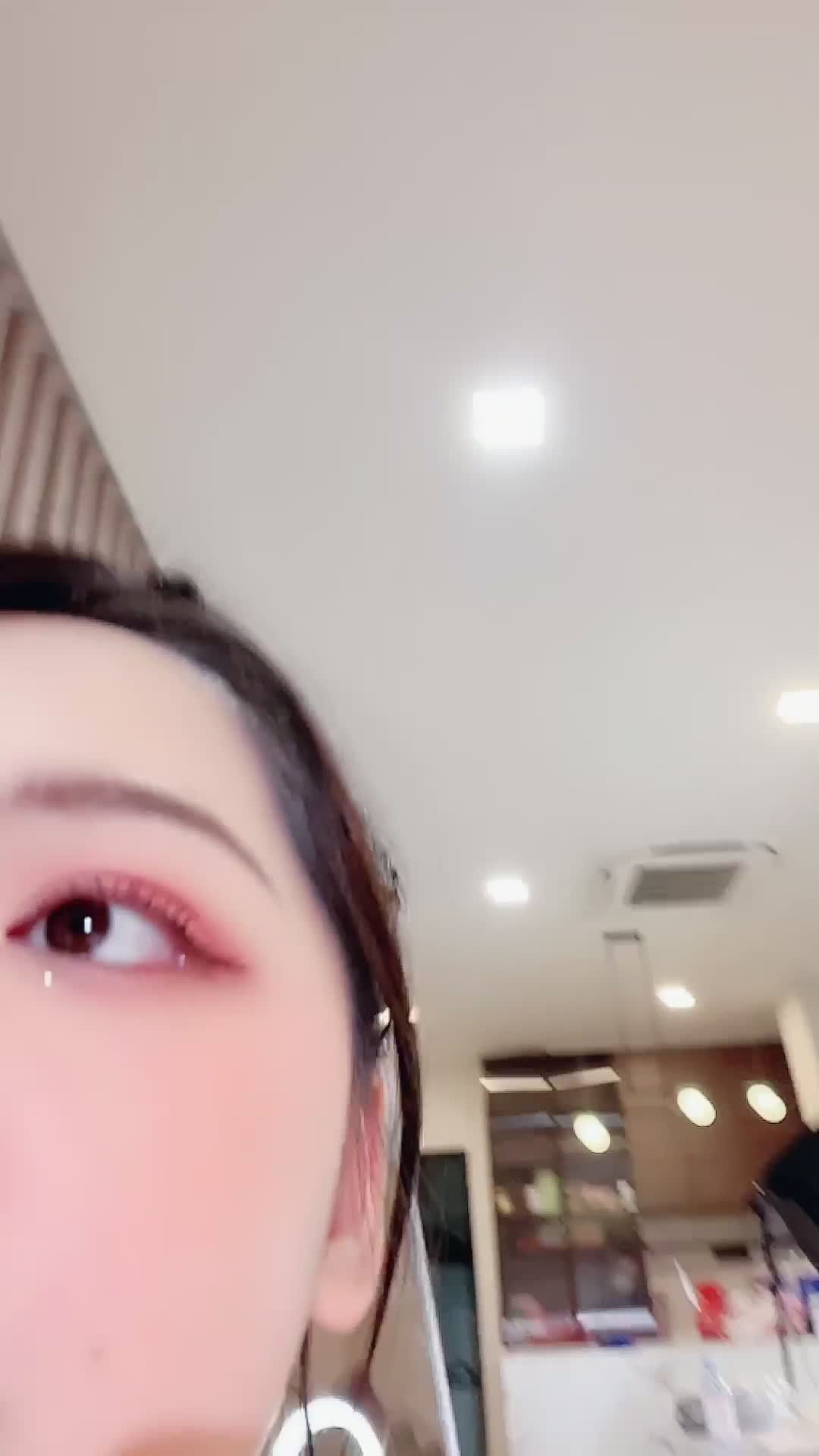 #半糖 #超模姐妹花骚舌丝足怼屏大奶，上帝视角逼缝贴脸翘臀骚舞