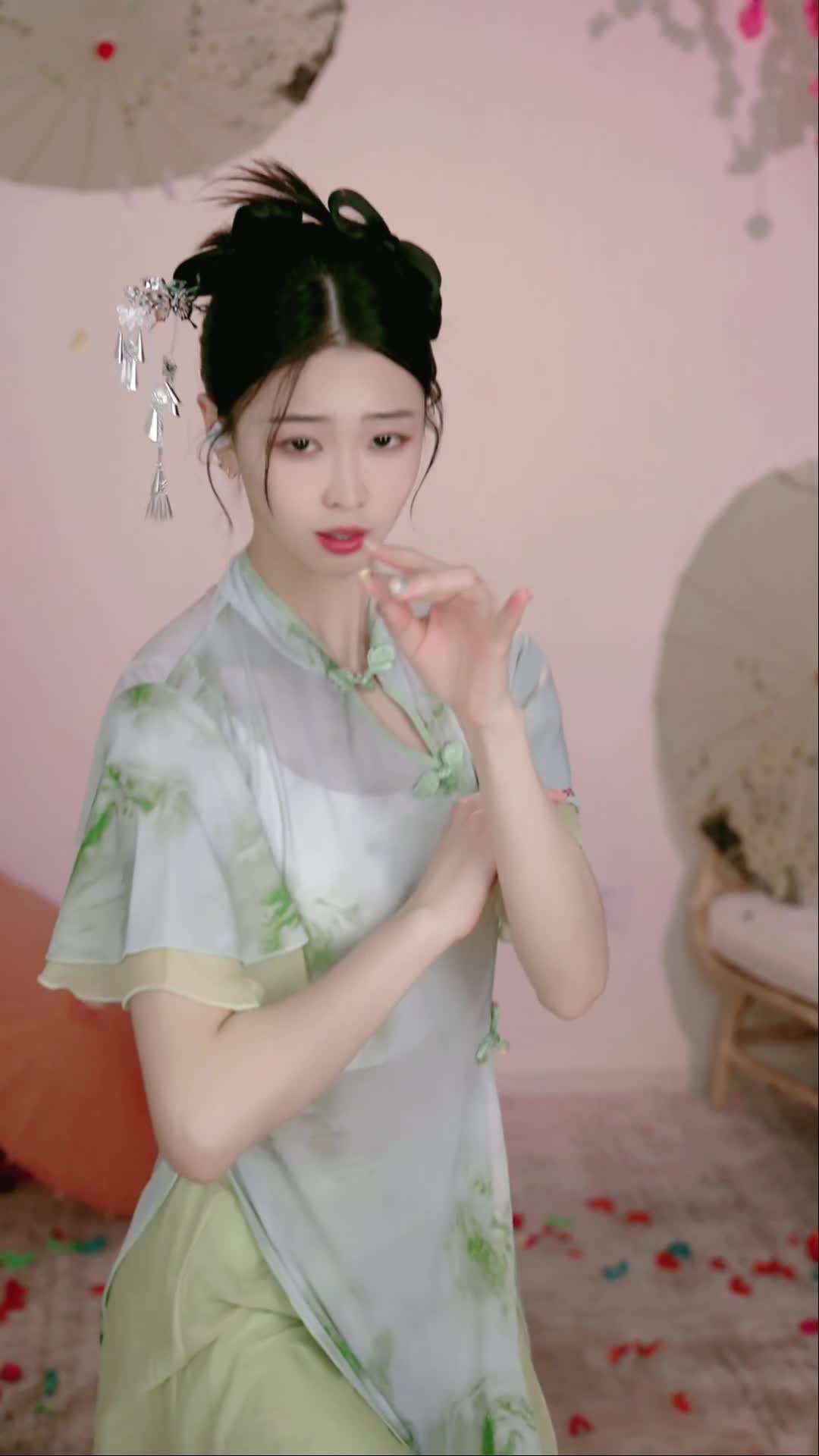 #白鹭 #抖音 #舞蹈 #中国舞 @ikan_live 2024-02-25