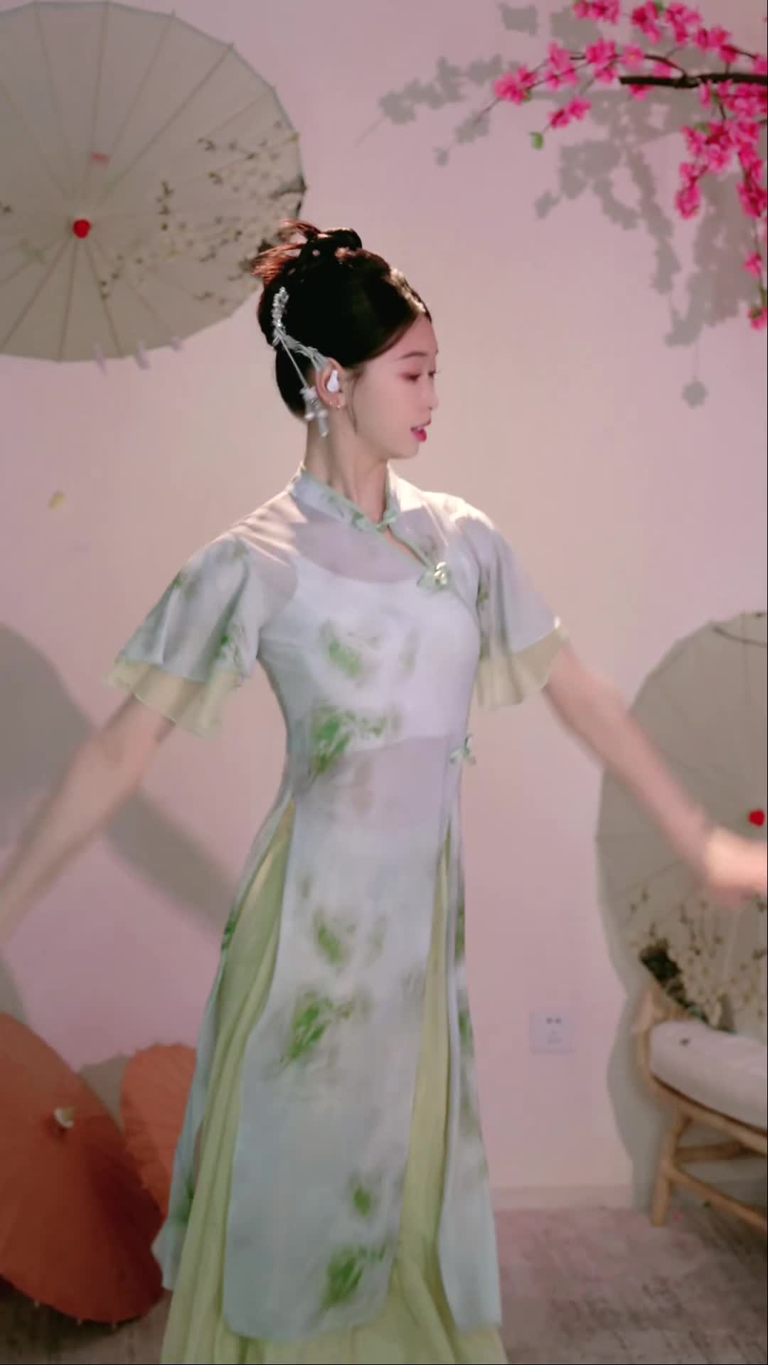 #白鹭 #抖音 #舞蹈 #中国舞 @ikan_live 2024-02-25