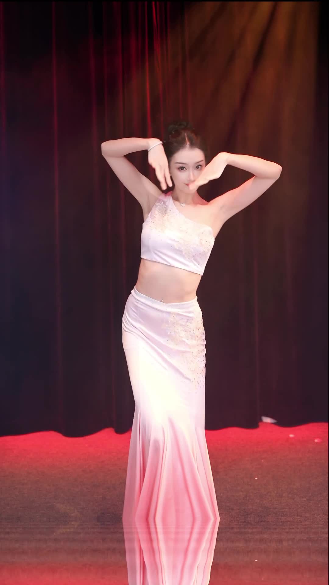#中国舞_莹莹 #抖音 #舞蹈 #中国舞 @ikan_live 2025-03-14