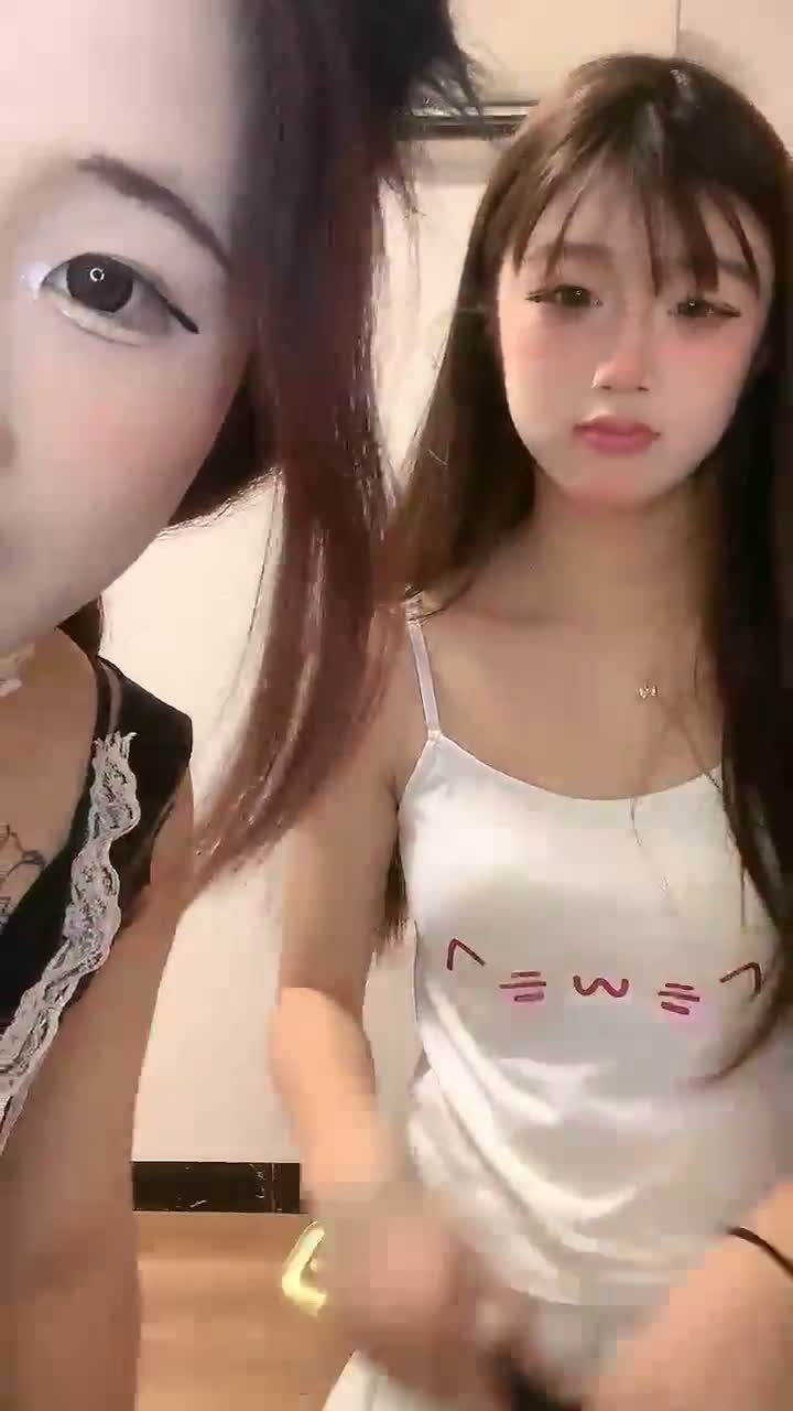 精神小妹直播大秀超超级合集85又是羡慕精神小伙的75天#精神小妹 #直播 #纹身我要去给精神小伙当马仔了 可以轮到吗 我去推屁股也行啊‍